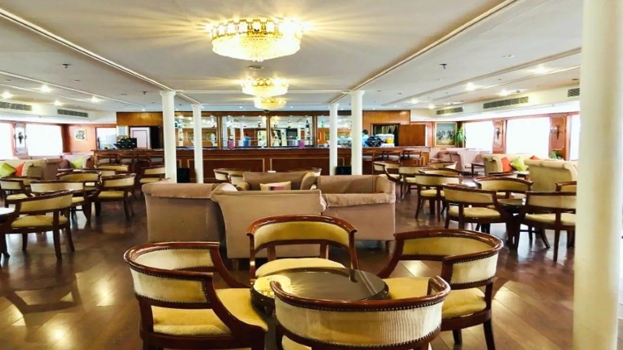 رحلة الباخرة نايل دولفين